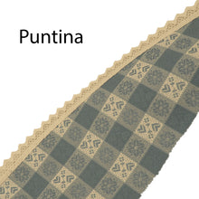 Carica l'immagine nel visualizzatore di Gallery, Tovaglie con tessuto tirolese con cuori e fiori con PASSAMANERIA