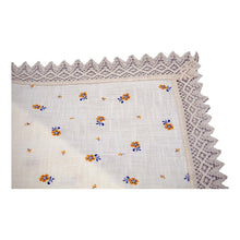 Carica l'immagine nel visualizzatore di Gallery, Tovaglia in misto lino con fiorellini gialli