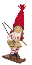 Carica l&#39;immagine nel visualizzatore di Gallery, Bambini sciatori in resina con berretto invernale in tessuto rosso
