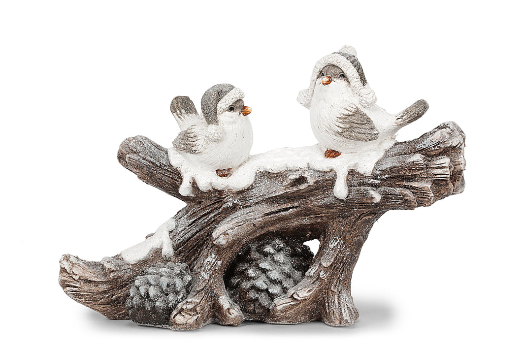 Uccelli su tronco invernale